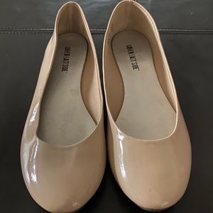 Basic shiny nude color slip on shoes.